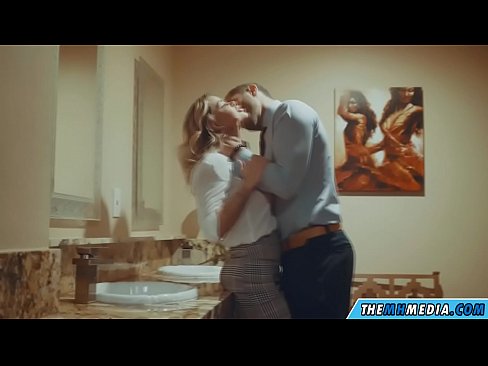 ❤️ Nalika pirang semok seduces sampeyan ing toilet umum ☑ Super porn ing pornojv.gaypornforyou.ru ❌️